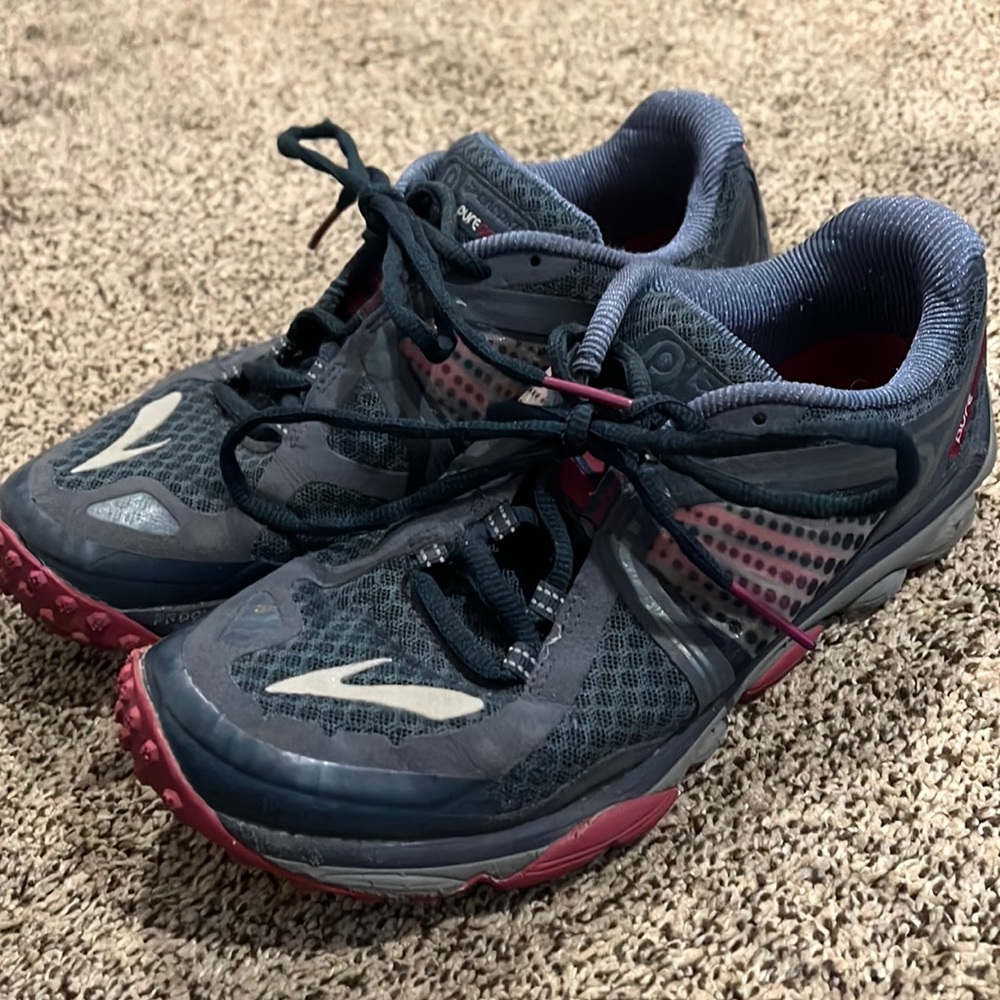 Womens Brooks Pure Grit running shoes